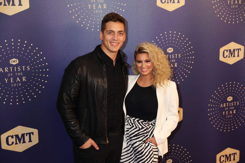 grammy winning gospel singer tori kelly feeling stronger after reportedly being hospitalized for blood clots