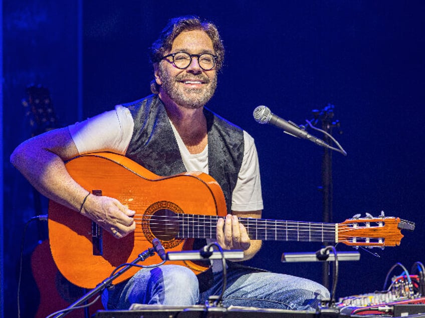 grammy winning guitarist al di meola suffers heart attack during performance now in stable condition