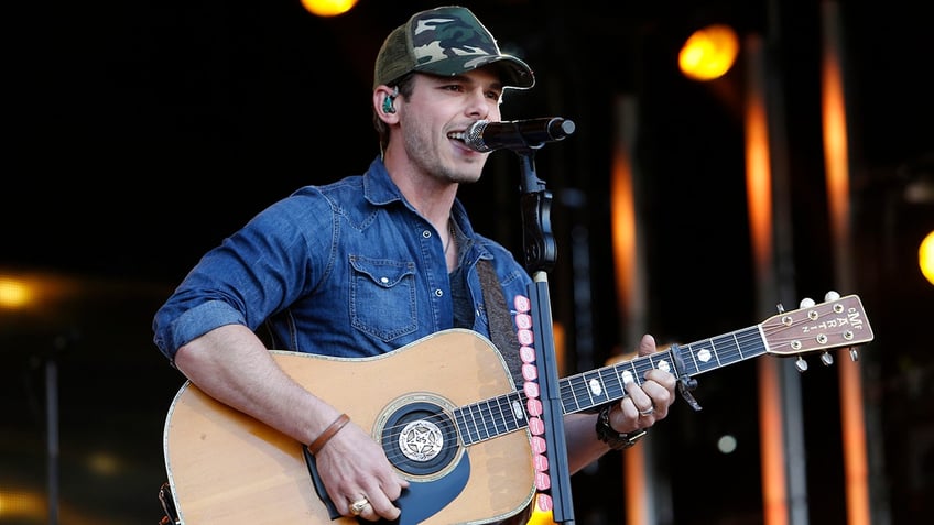 granger smith shares real reason hes leaving country music to join ministry as he posts pic from final show