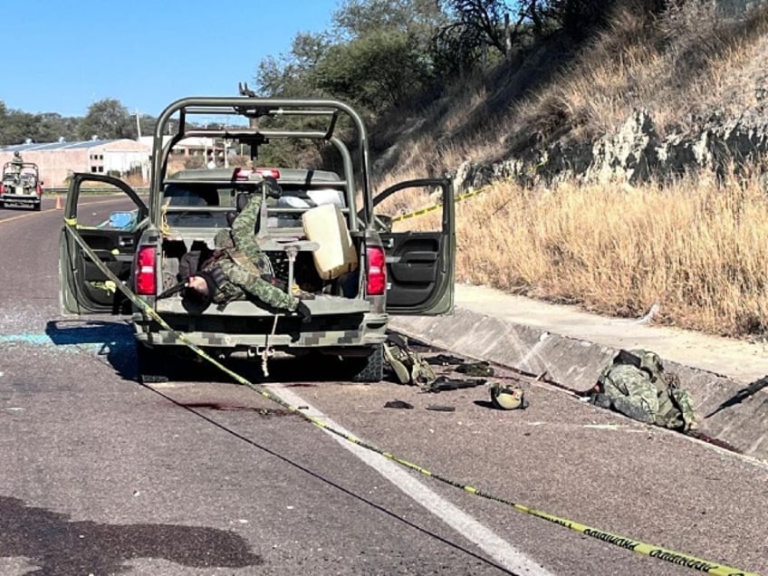 graphic cartel gunmen ambush kill three mexican soldiers