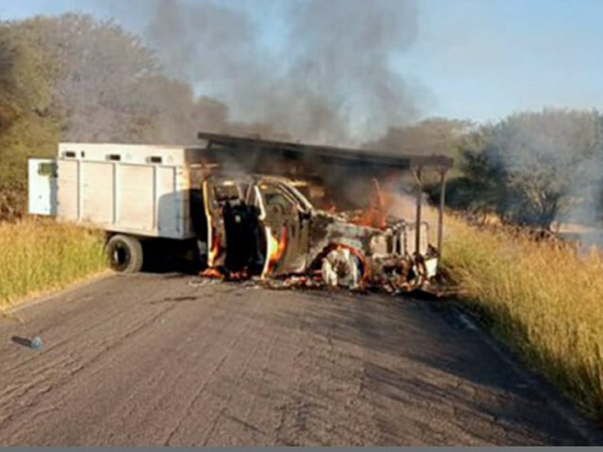 graphic cartel gunmen ambush kill three mexican soldiers