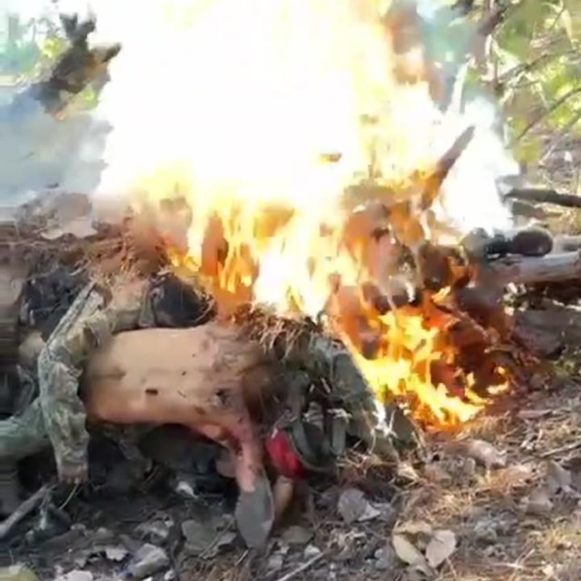 graphic cartel gunmen kill 17 rivals in mexico torch their bodies