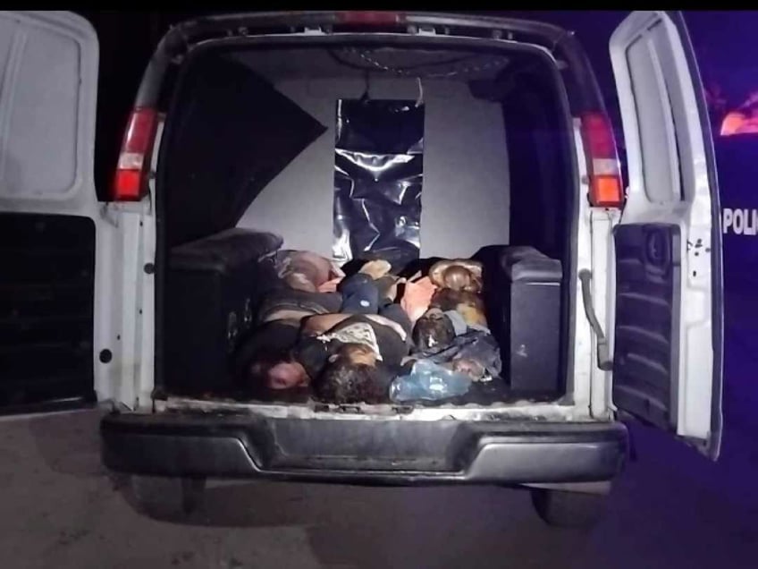 graphic sinaloa cartel gunmen pack bodies in van as hundreds killed taken amid turf war