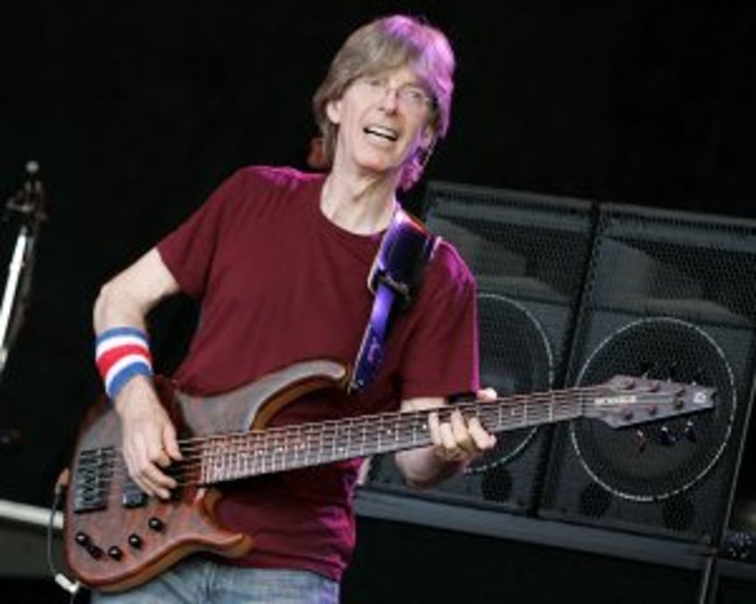 Grateful Dead bassist, co-founder Phil Lesh dies at 84