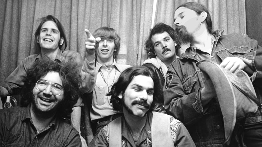 A black-and-white photograph of the Grateful Dead in 1970. Clockwise: Bob Weir, Phil Lesh, Bill Kreutzmann, Ron "Pigpen" McKernan, Mickey Hart and Jerry Garcia.