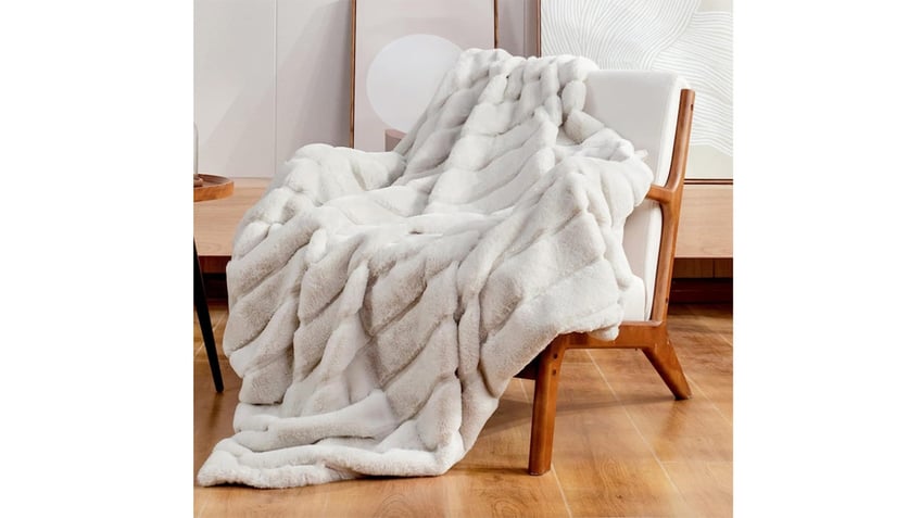 Amazon-cozy-blanket