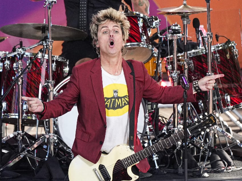 NEW YORK, NEW YORK - JULY 26: Billie Joe Armstrong of Green Day performs On ABC's &qu