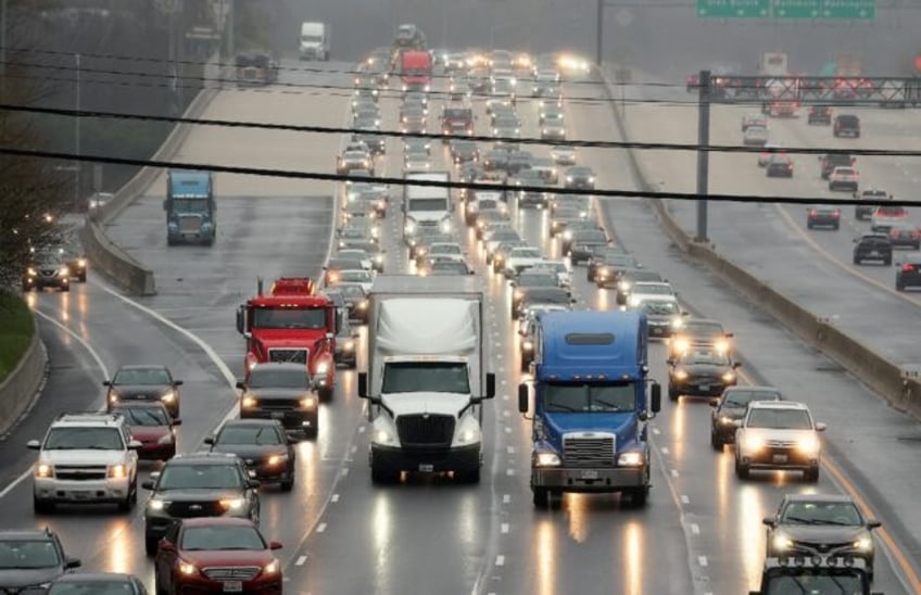 Heavy goods vehicles account for 25 percent of greenhouse gas emissions in the US transpor