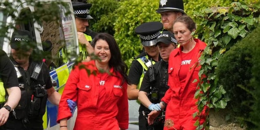 greenpeace climate protesters climb atop uk prime ministers home hang black fabric