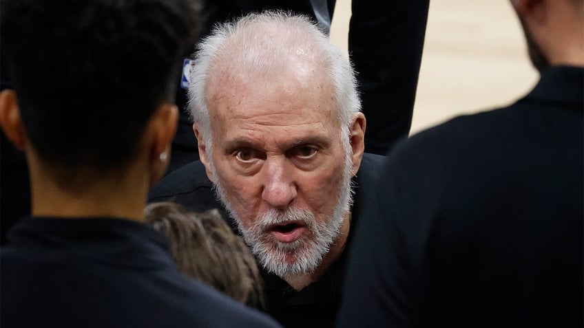 gregg popovich has no regrets over chastising crowd for booing kawhi leonard it was hateful