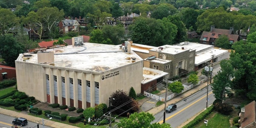 grieving families confront pittsburgh synagogue shooter robert bowers before judge hands down death sentence