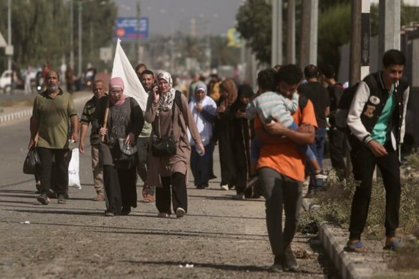 growing numbers of palestinians flee on foot as israel says its troops are battling inside gaza city