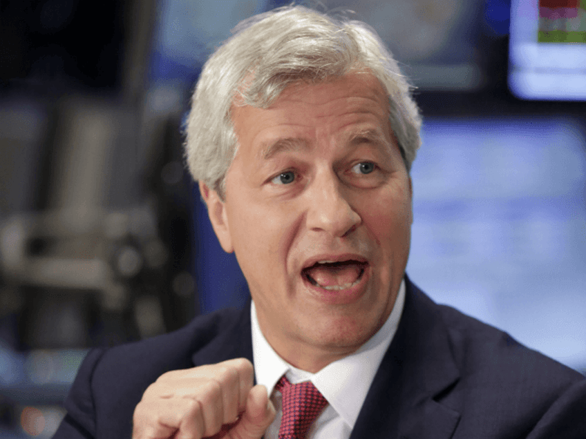 grumpy bankers jpmorgan chase ceo jamie dimon wants the feds to shut down bitcoin