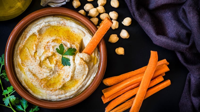 hummus and carrots