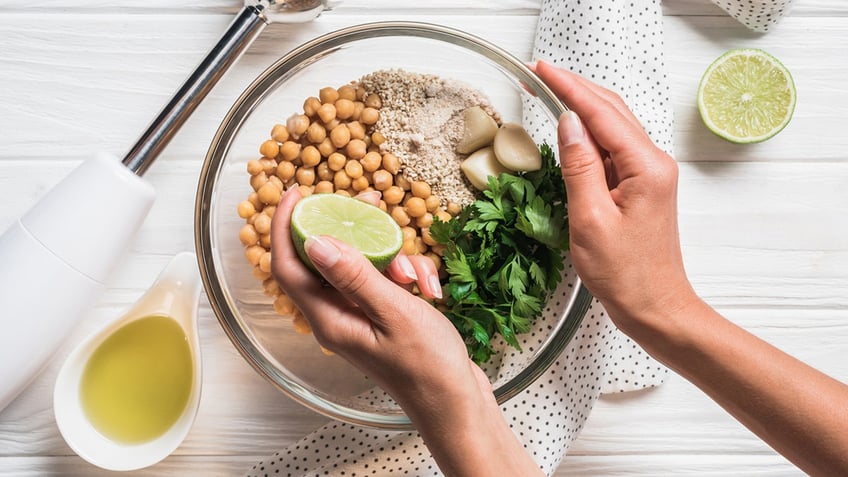 making hummus with chickpeas