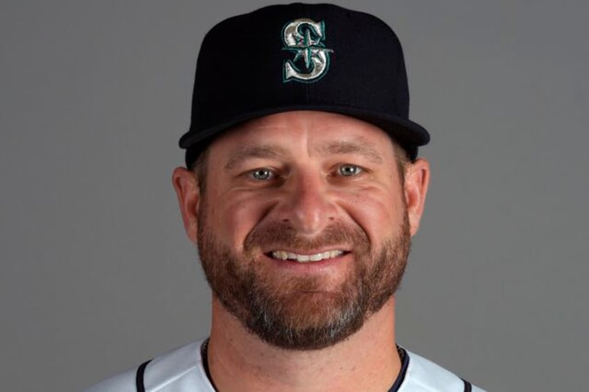 guardians hire mariners bullpen coach stephen vogt as their new manager to replace terry francona