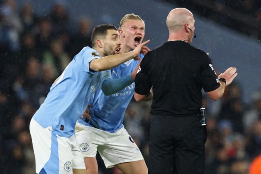 guardiola refuses to follow arteta in referee rant as man city frustrated