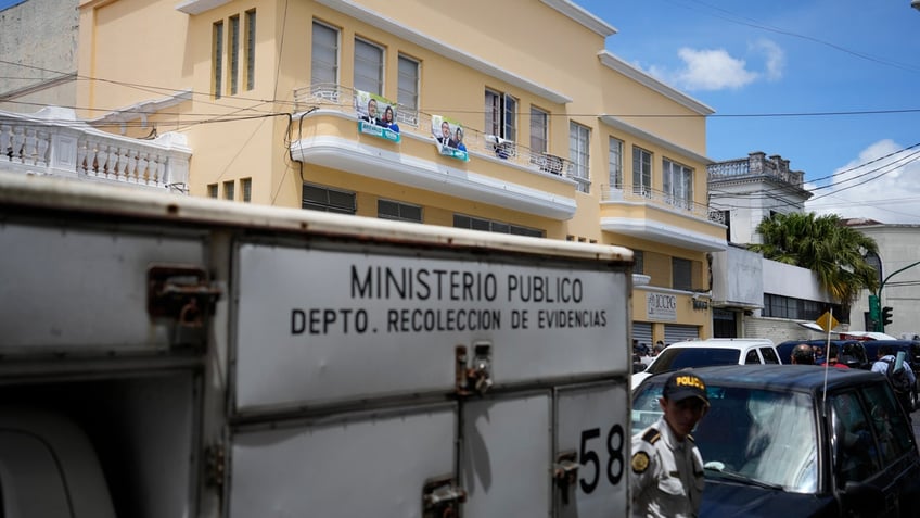 guatemalan authorities raid leftist presidential candidates party offices