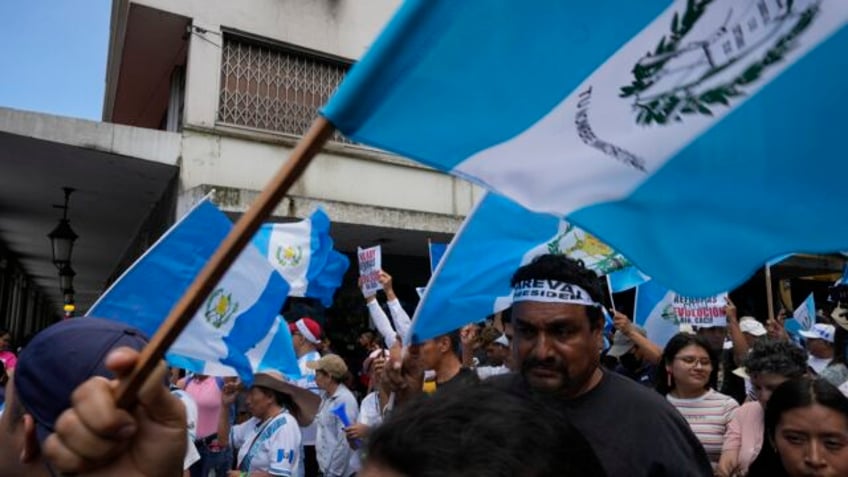 guatemalas electoral authority blocks the suspension of president elect arevalos political party