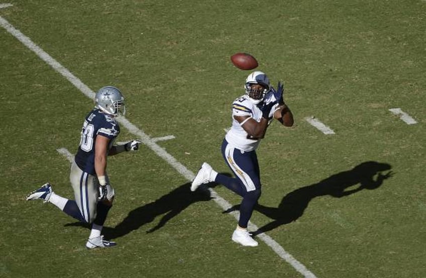 Antonio Gates of the San Diego Chargers catches a touchdown pass in front of Sean Lee of the Dallas Cowboys en route to the Chargers 30-21 victory on...