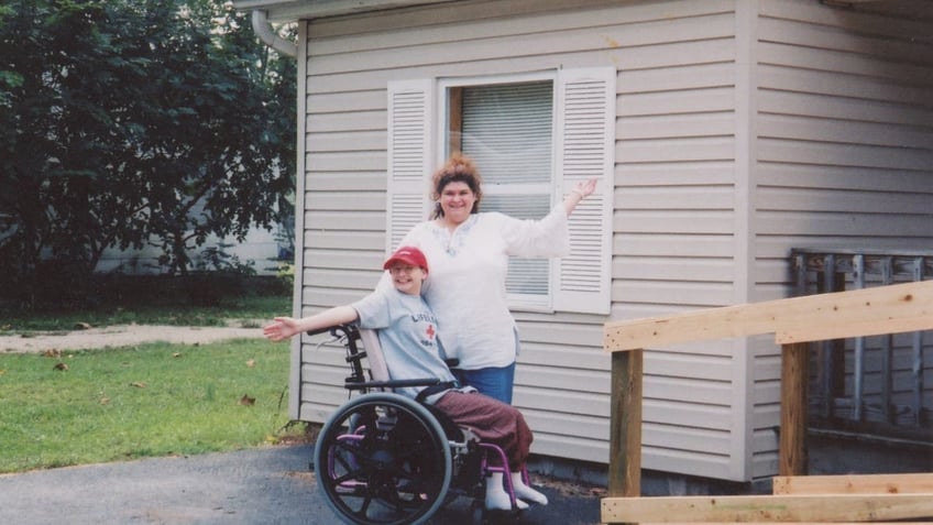 Gypsy and Dee Dee Blanchard pose in front of their Habitat for Humanity home