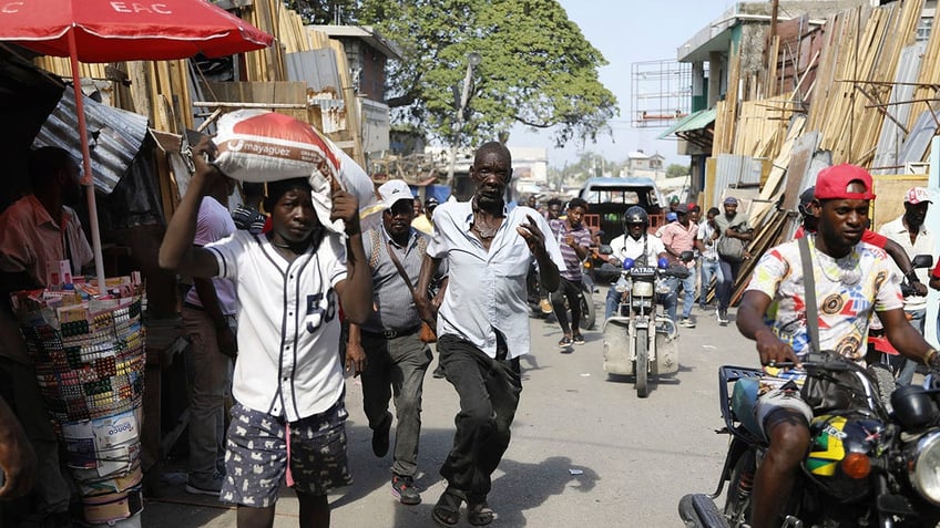 Haitians run for cover in Port-au-Prince