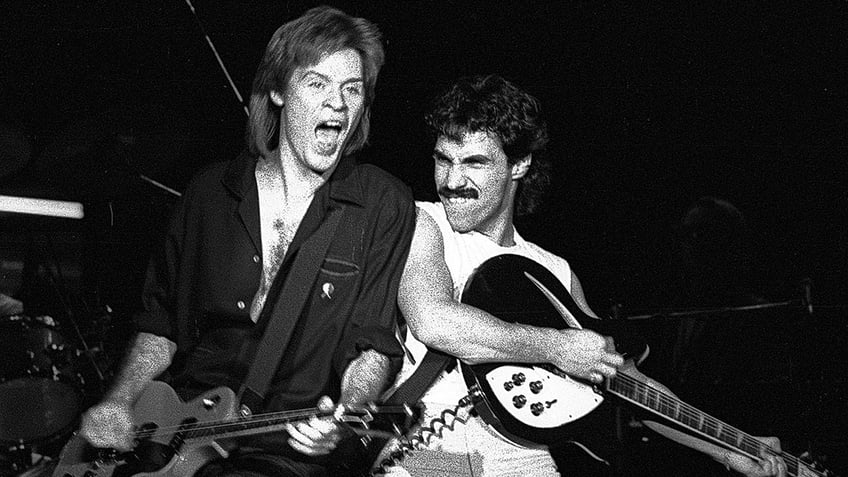 Daryl Hall and John Oates performing