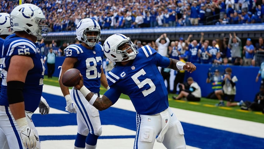 Anthony Richardson celebrates touchdown