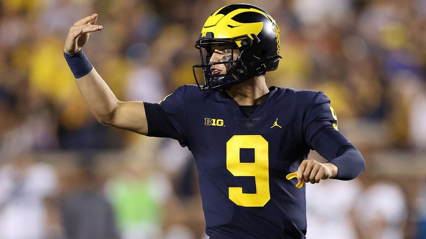 Michigan QB J.J. McCarthy againsy Hawaii