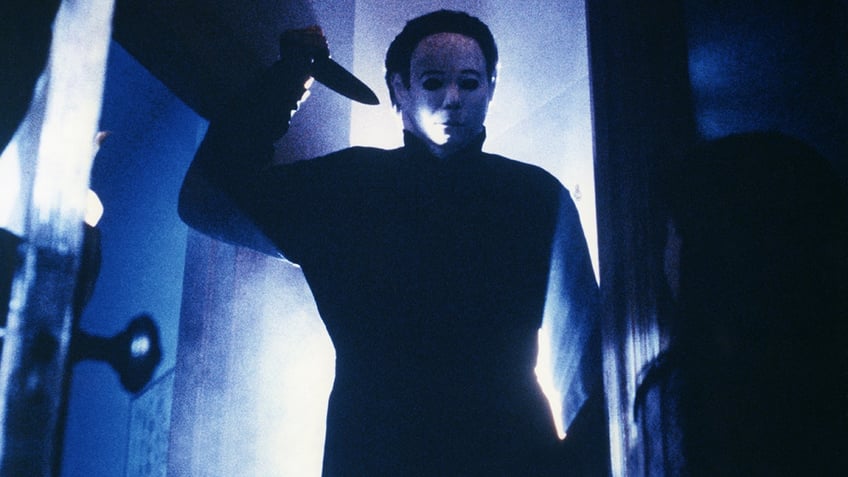 halloween is 45 jamie lee curtis 200 wardrobe budget and inspiration for damn scary michael myers mask