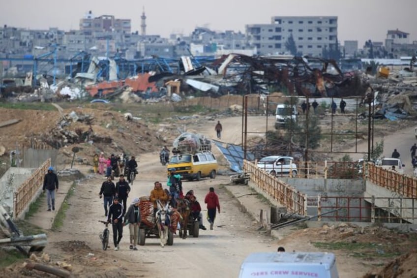 Palestinians cross the Netzarim Corridor as they make their way to the north of Gaza