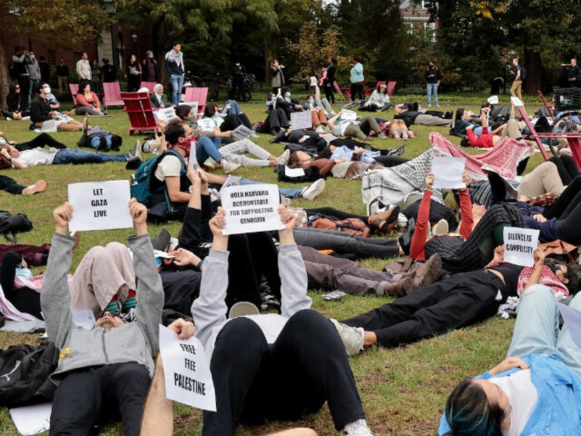 hamas sympathizing harvard students hold die in protest