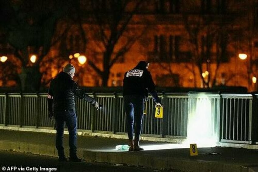 hammer wielding man shouting allahu akbar kills paris tourist wounds 2 more