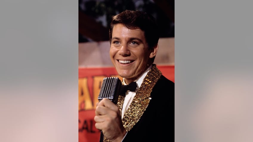 anson williams singing in happy days