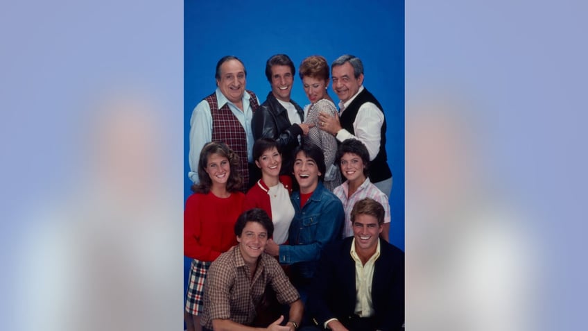 Al Molinaro, Henry Winkler, Marion Ross, Tom Bosley, Cathy Silvers, Lynda Goodfriend, Scott Baio, Erin Moran, Anson Williams, Ted McGinley