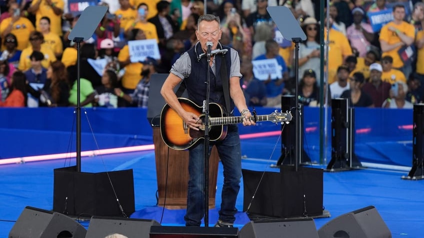 Bruce Springsteen at Harris rally