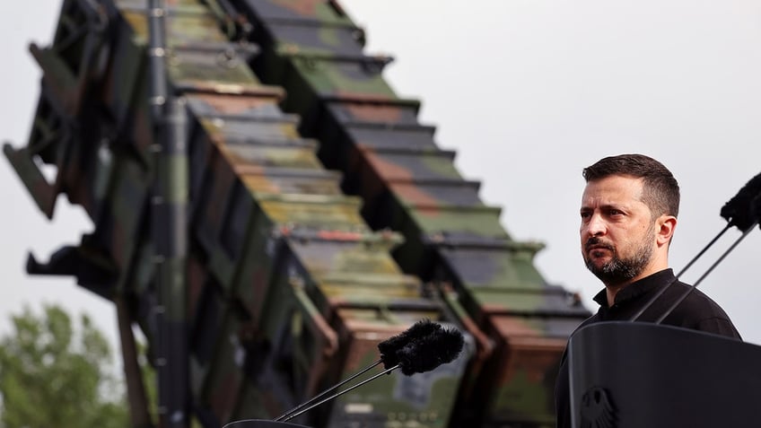 Ukrainian President Volodymyr Zelensky with missile battery