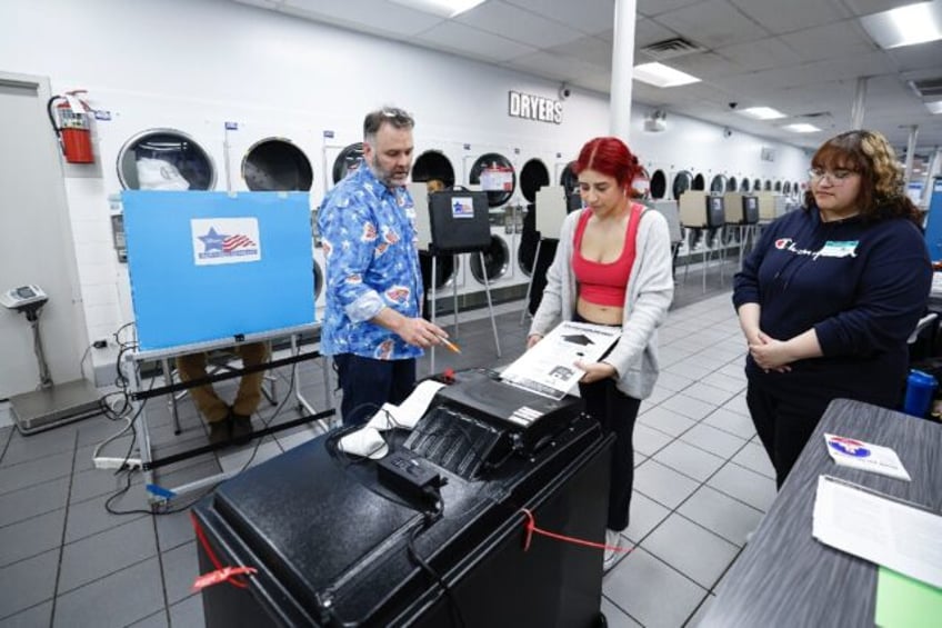 Voters cast their ballots on Election Day inside the Su Nueva Lavanderia in Chicago