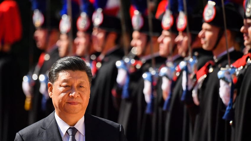 Xi Jinping reviewing troops at state visit to Italy