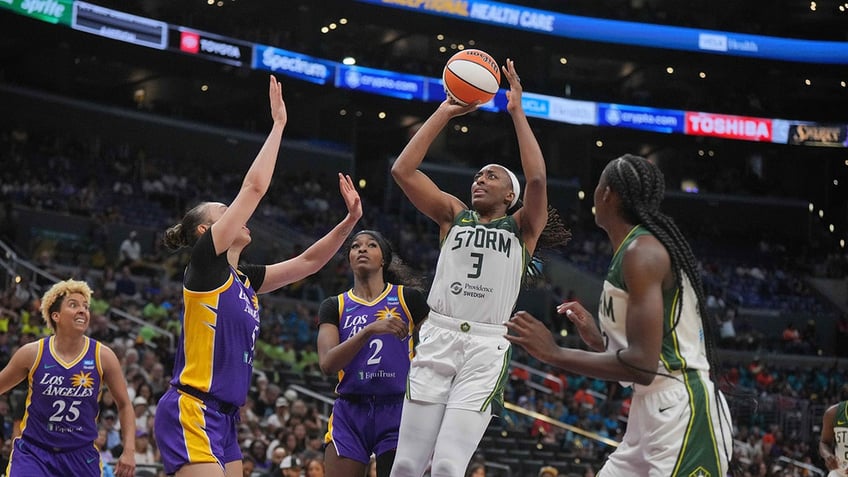 Nneka Ogwumike shoots