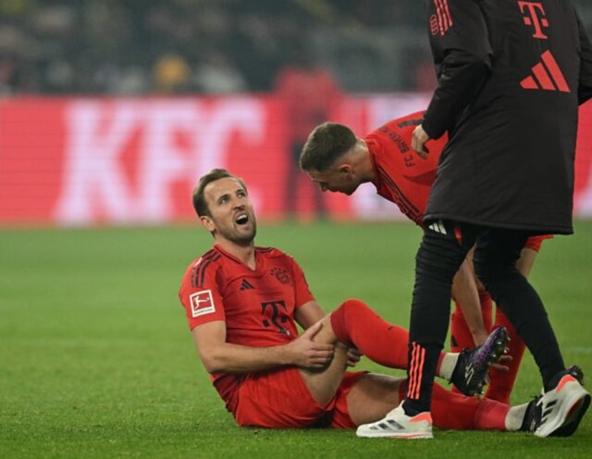 Bayern Munich's Harry Kane (L) injured during a Bundesliga game against Borussia Dortmund