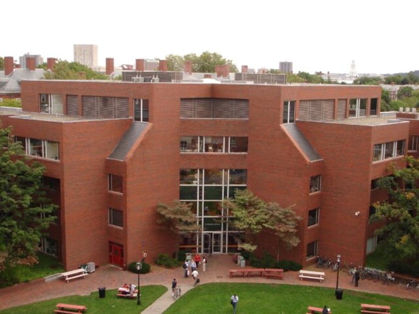 Harvard Kennedy School of Government (Wikimedia Commons)
