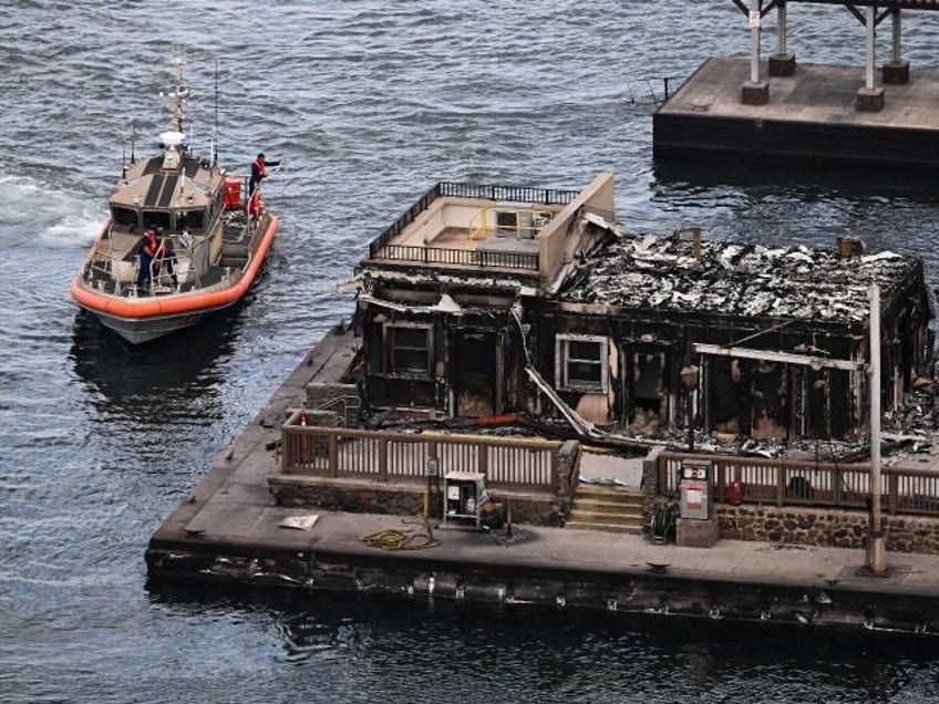 hawaii devastation locals jumped into the ocean to escape the blaze