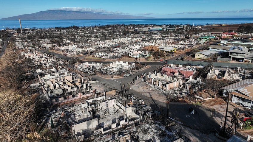 hawaii mayor reveals when west maui will reopen to tourism after deadly disaster