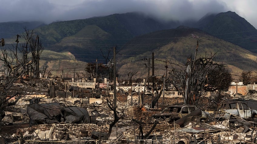 hawaii schools re open after devastating wildfires but parents fear theyre not yet safe