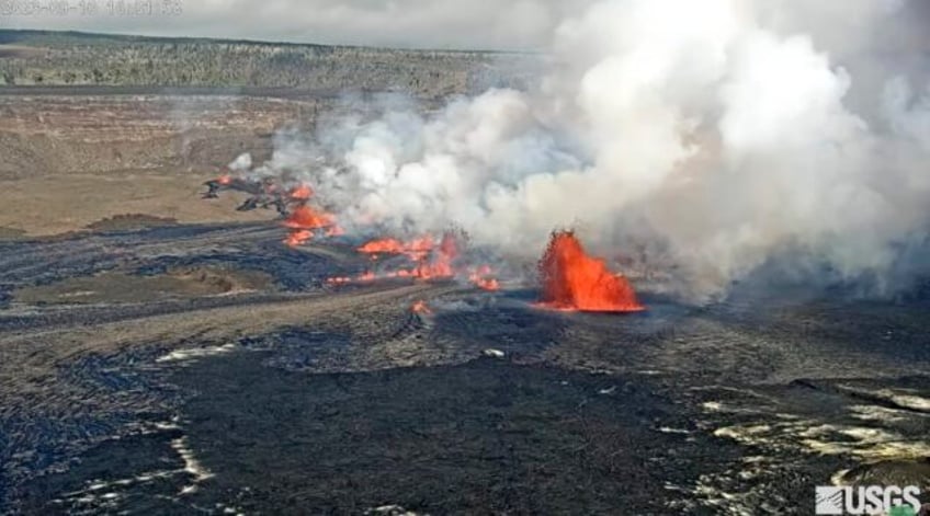 hawaii volcano kilauea erupts after nearly two months of quiet