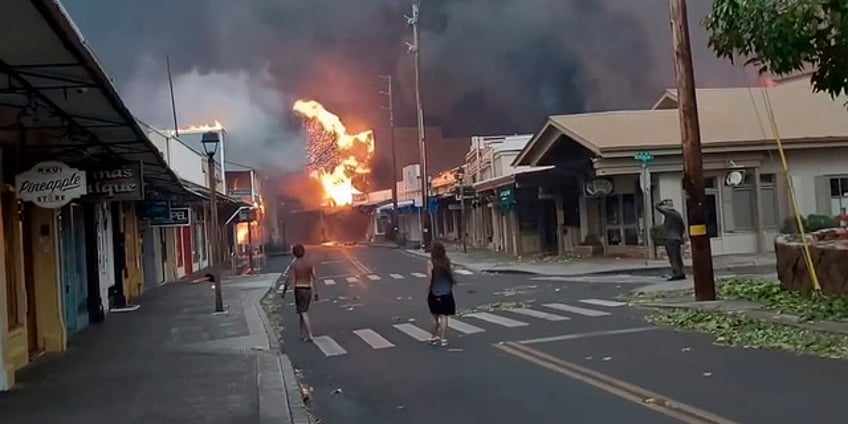 hawaii wildfires video shows maui residents risk drowning in ocean to escape inferno as death toll reaches 80