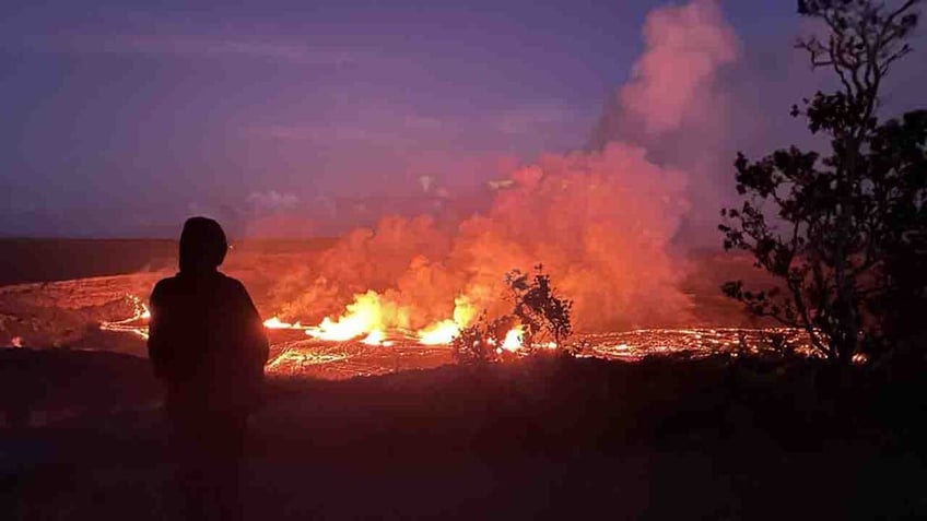 hawaiis kilauea volcano spews lava fountains as lake of molten rock lights up night video shows