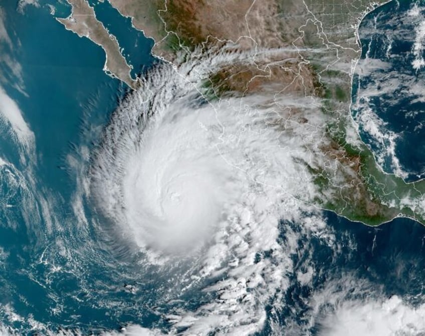 headed for mexico hurricane norma strengthens to category 4