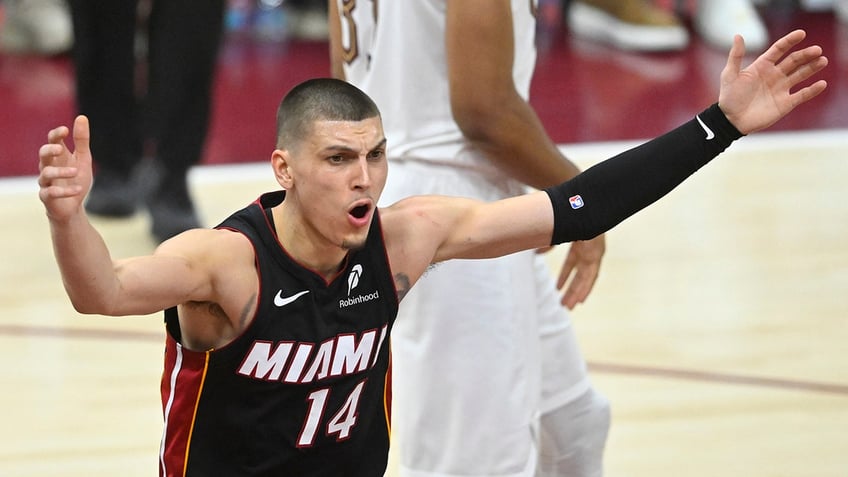 Tyler Herro complains